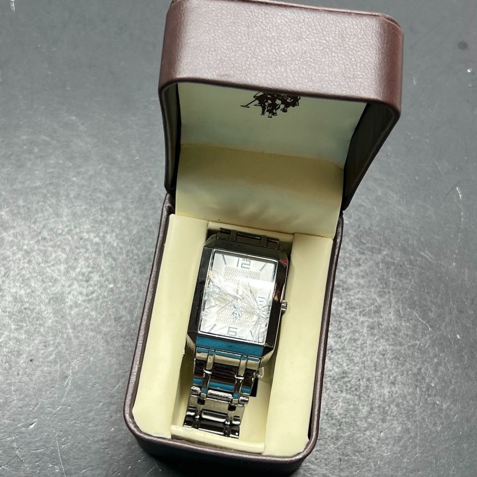 US Polo Association USC80118 Silver tone Watch in Box Cracked Crystal Ticking