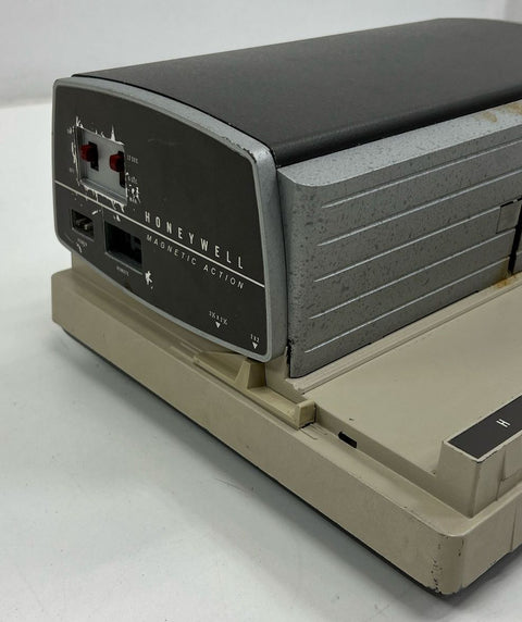 Vintage Honeywell 652 Auto/Sharp Magnetic Slide Projector UNTESTED