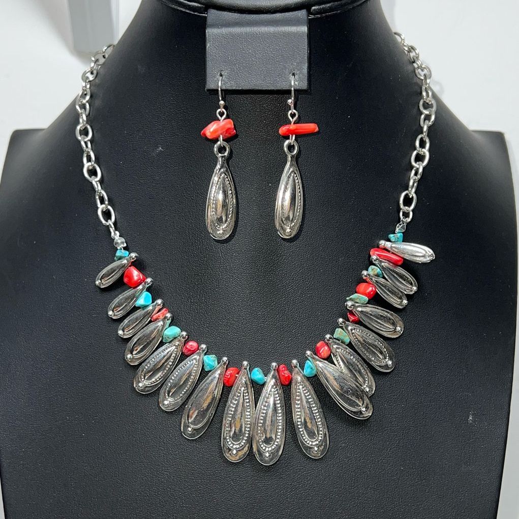 Turquoise and Coral Chip Beaded Silver Tone Necklace & Earrings