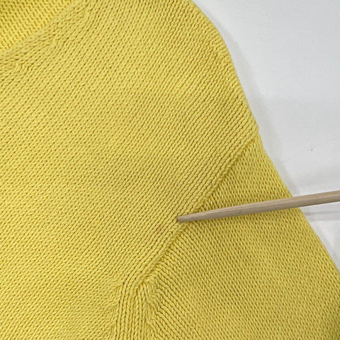 Weekend Max Mara Women's Yellow V-Neck Knit Sweater Made in Italy Size L