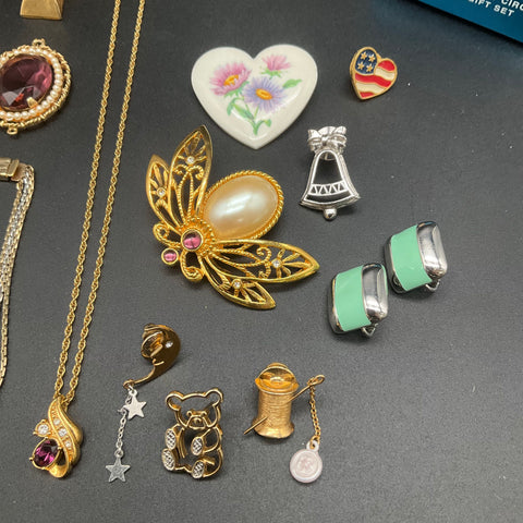 Vintage Avon Jewelry Lot 25+ Pieces Boxed Gift Sets Necklaces Brooches Pins