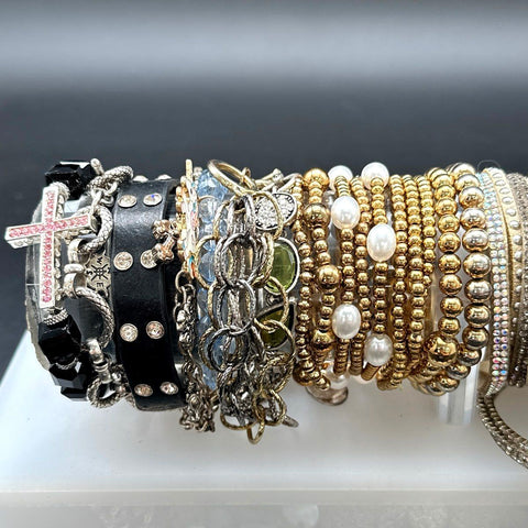 Mixed Fashion Jewelry Lot 30pc Beaded Charm Bracelets Rhinestone Faux Pearl Cuff