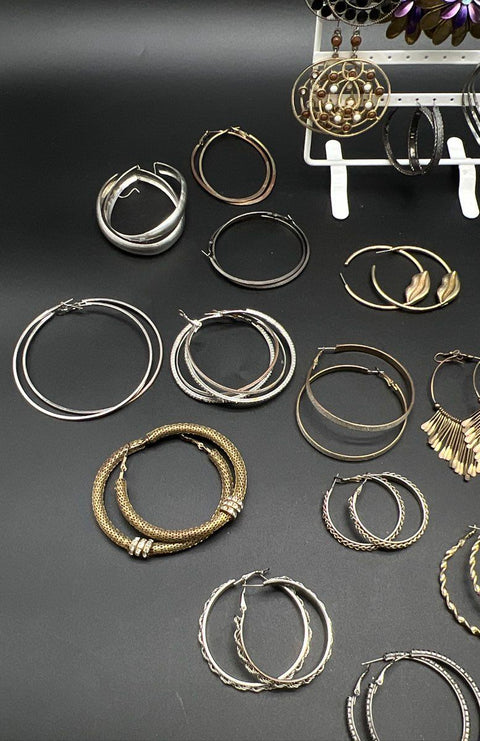 Fashion Jewelry Lot 28 Pairs Hoop & Statement Dangle Earrings Gold Silver Tone