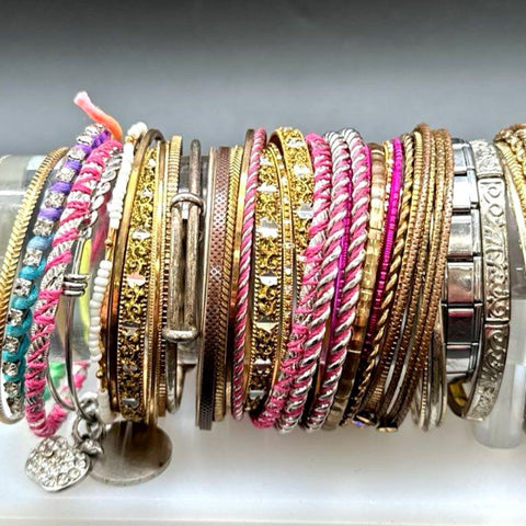 Bangles Beaded Stretch Jewelry Lot 40+ Retro Boho Gold and Silver Tone Fashion