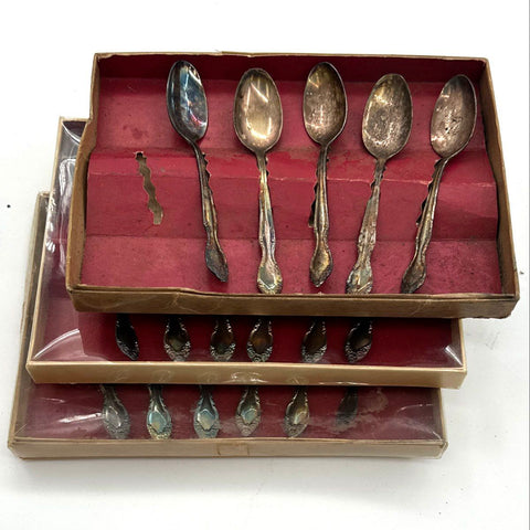 WM Rogers Mfg Co Silver Plate Spoons Floral Scroll Pattern 17pc Lot Vintage