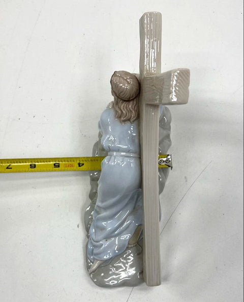 Valencia Collection Jesus Carrying The Cross Porcelain Figurine Religious Statue