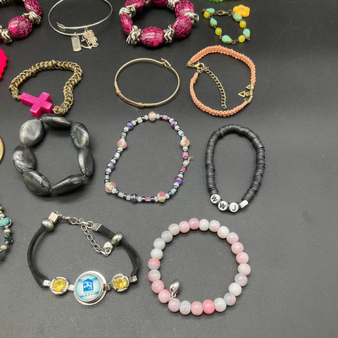 Fashion Jewelry Bracelet Lot 32pc Beaded Bangles KC Royals Faith Woven Mix