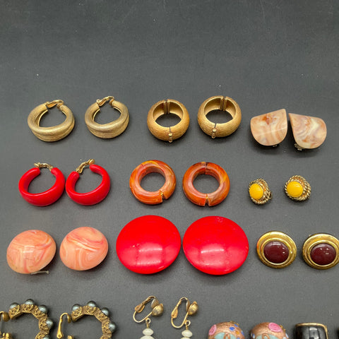Vintage Napier Trifari Costume Jewelry Lot 17 Pairs Clip On Earrings