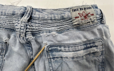 True Religion Men's Rocco Relaxed Skinny Light Wash Distressed Moto Jeans Sz 33