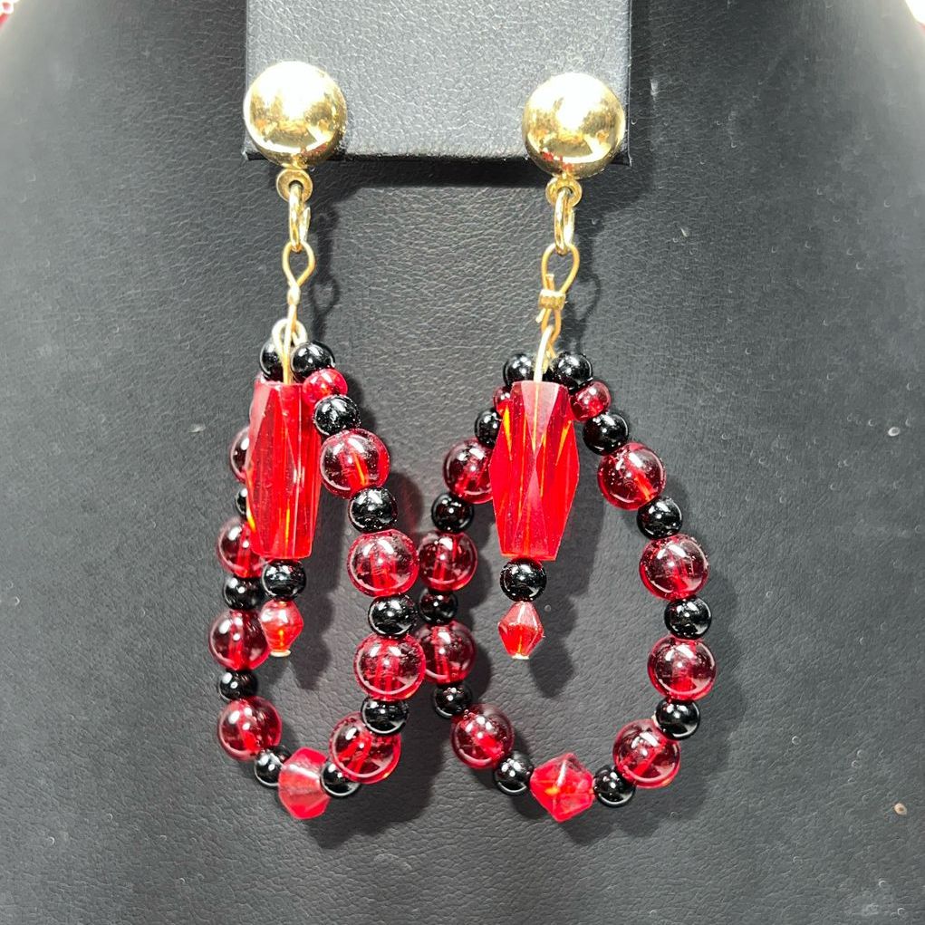 Red & Black Glass Beaded Bracelet Earrings Necklace Set