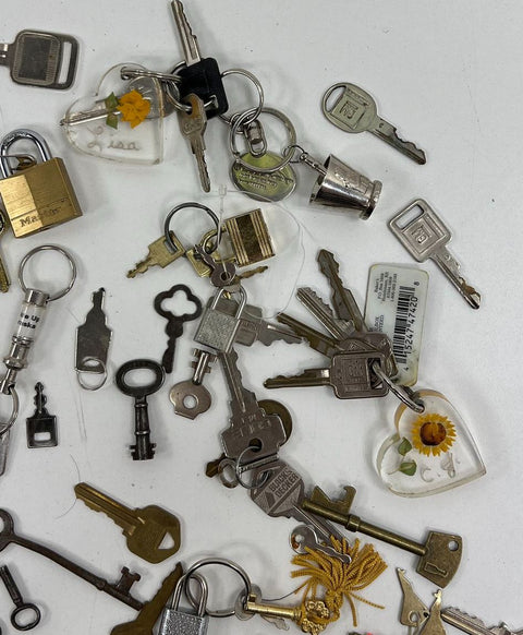 Large Lot Vintage Skeleton Keys House Car Keys Master Lock Padlocks Crafts