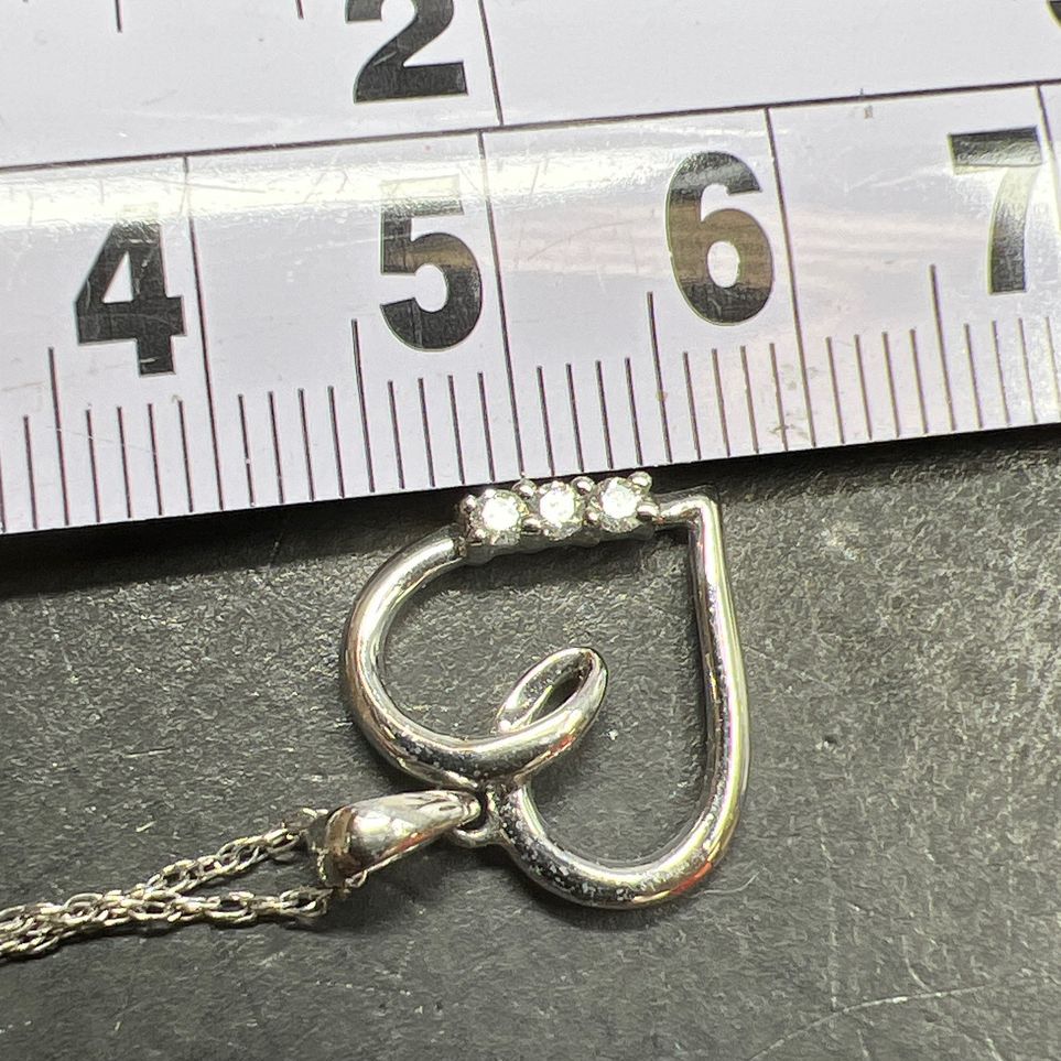 14K White Gold Heart Diamond Pendant Necklace 2.42g