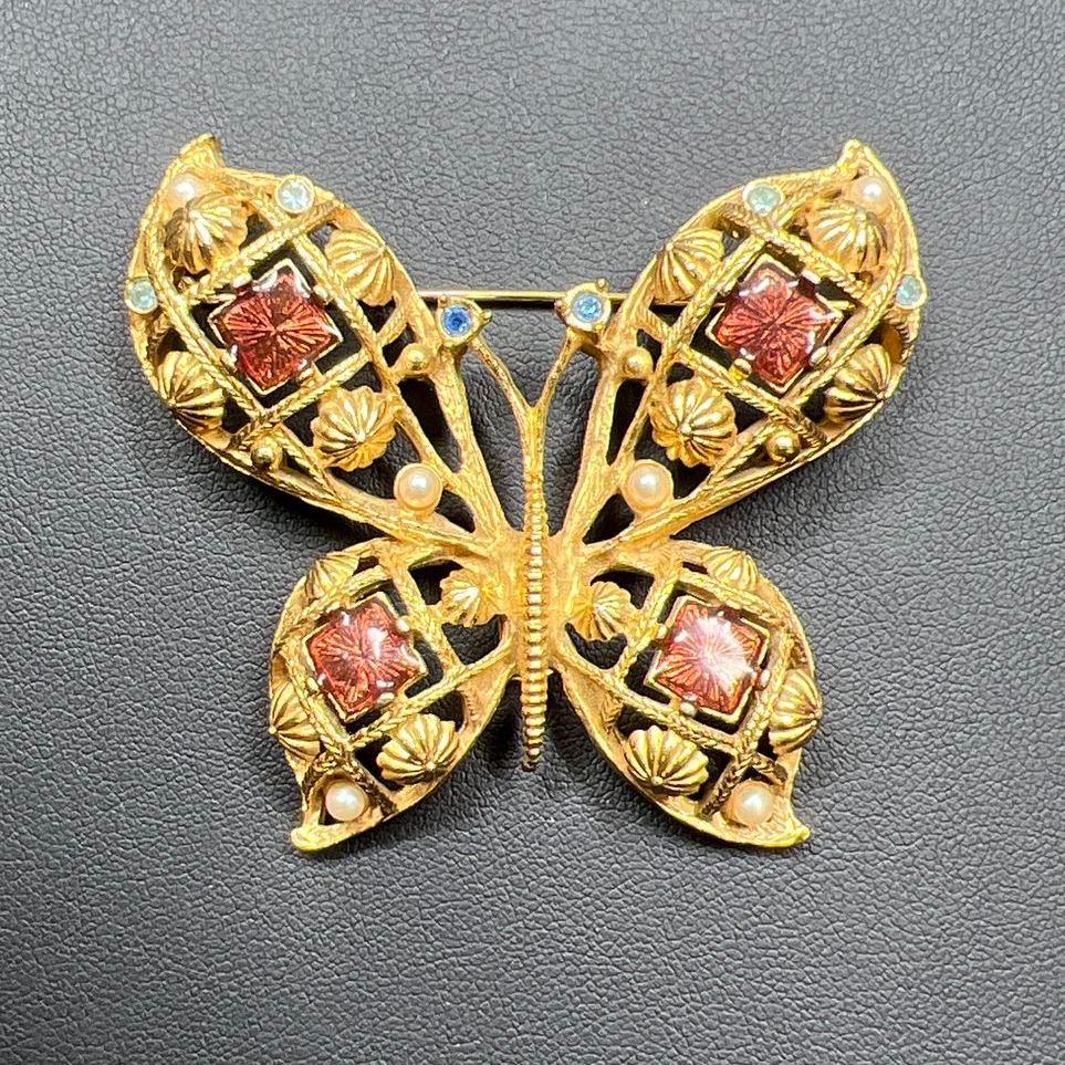 Avon Rhinestone Gold Tone Butterfly Brooch 30.19g