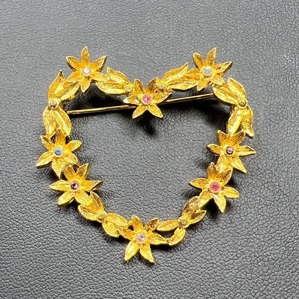 Liz Claiborne Gold Tone Rhinestone Floral Heart Wreath Brooch