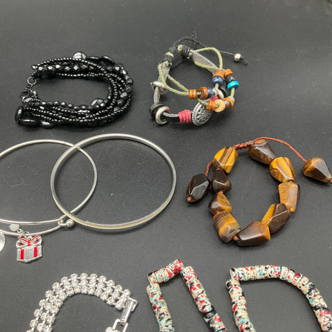 Vintage & Modern Jewelry Lot 30+ Mixed Bracelets Bangles Beaded Boho Cuff