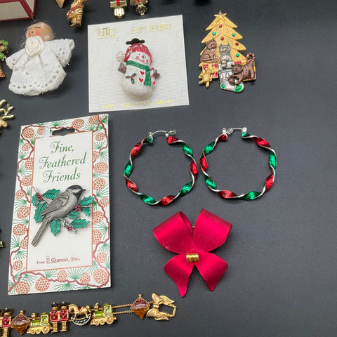 Vintage Christmas Jewelry Lot 18pc Rae Dunn Santa Necklace Pins Brooches Roman