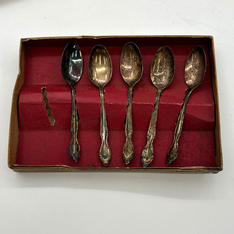 WM Rogers Mfg Co Silver Plate Spoons Floral Scroll Pattern 17pc Lot Vintage