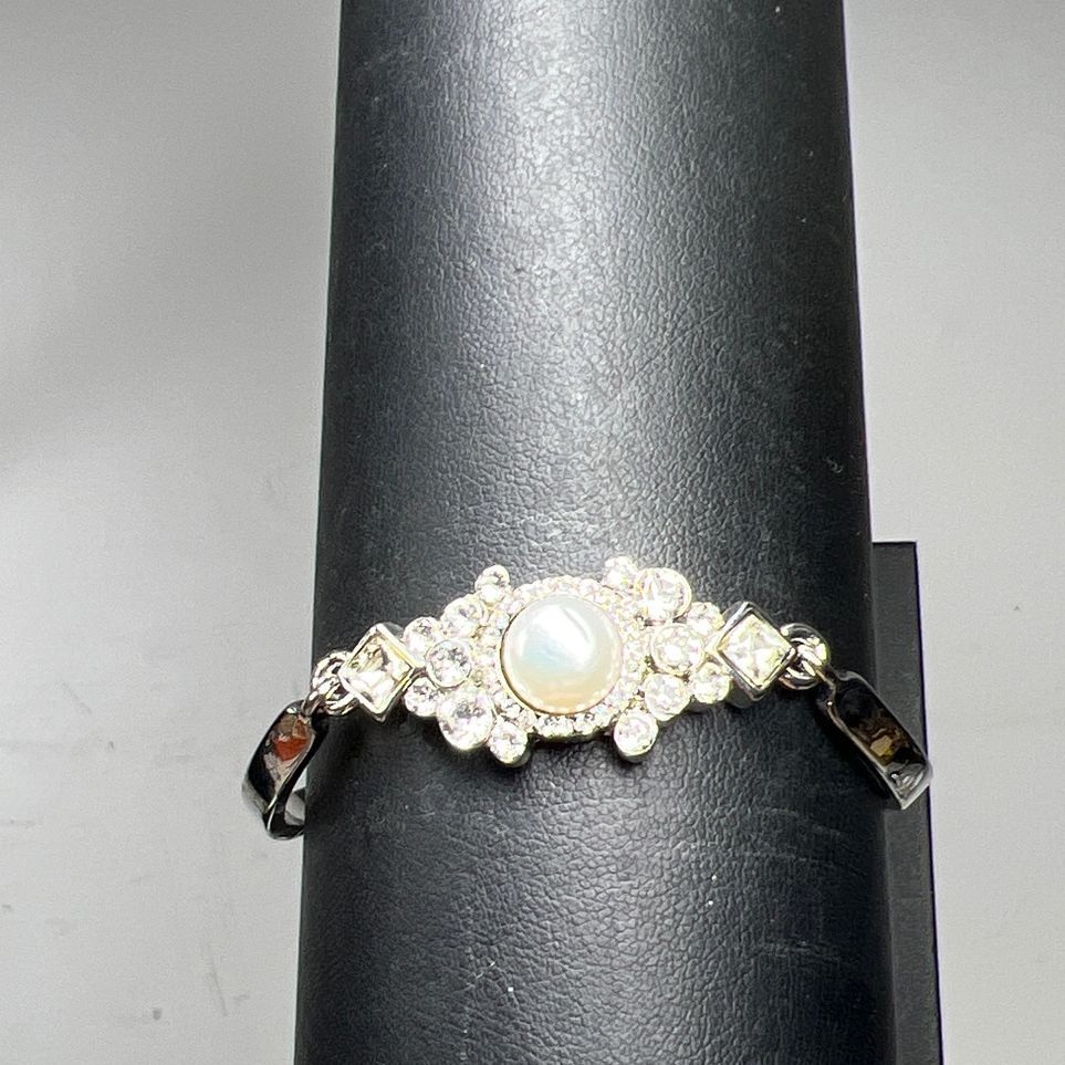 Mestige Swarovski Elements Silver Toen Faux Pearl Bracelet