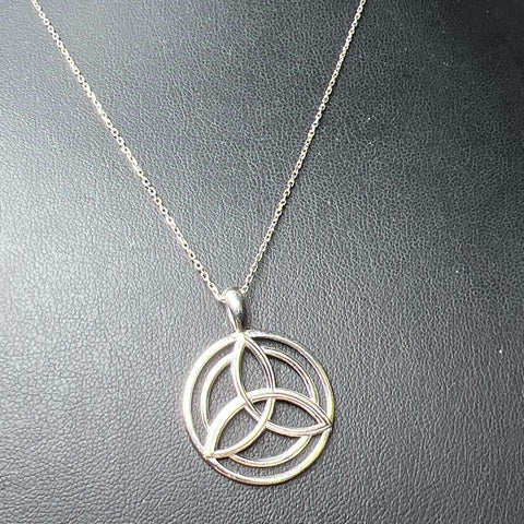 925 Sterling Silver Celtic Knot Pendant Necklace 3.8g