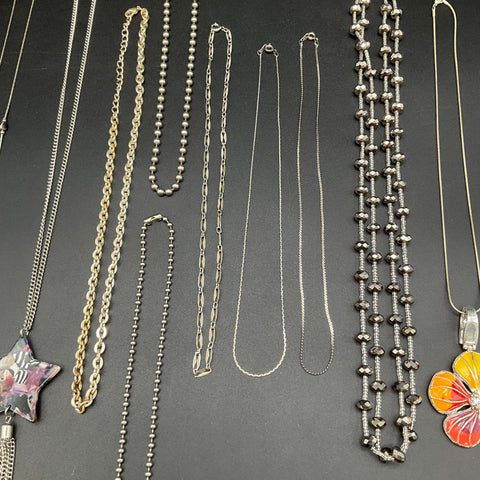 Mixed Fashion Necklaces Costume Jewelry Lot 0.5 Lbs Vintage to Modern 17 Pcs