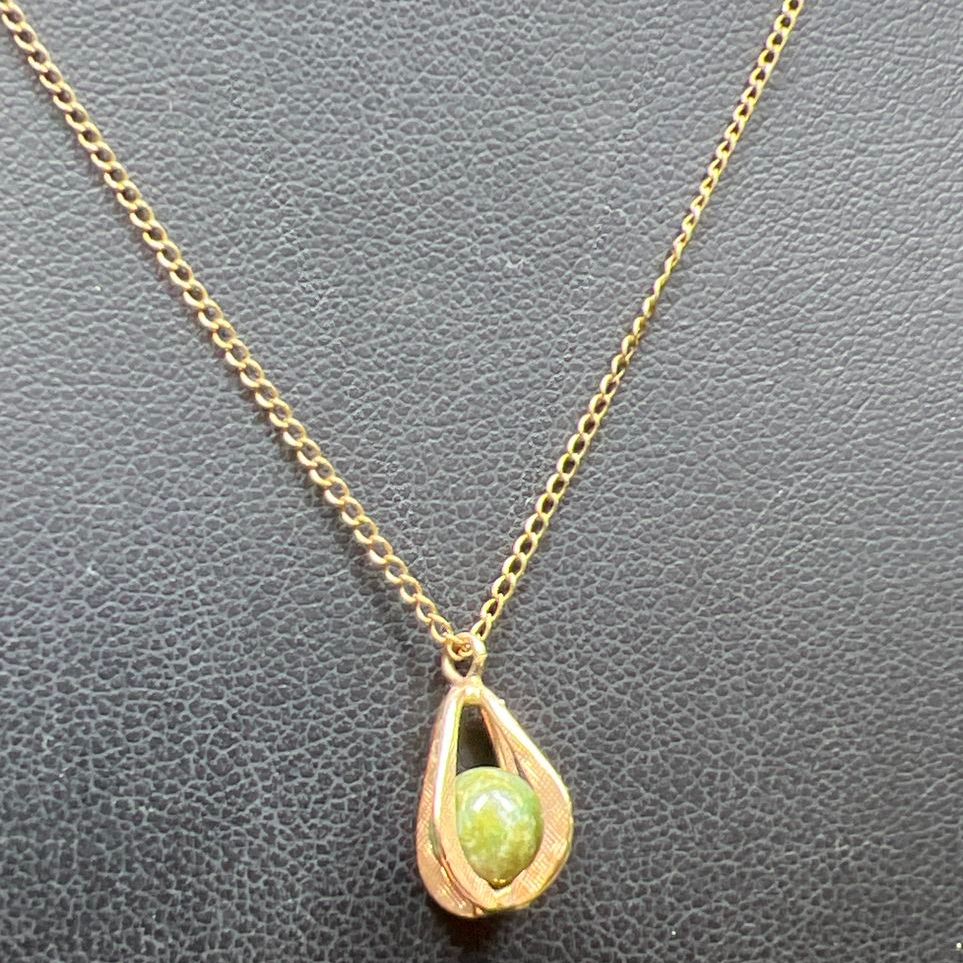 Krementz 14K Yellow Gold Green Stone Cage Pendant Necklace 1.94g