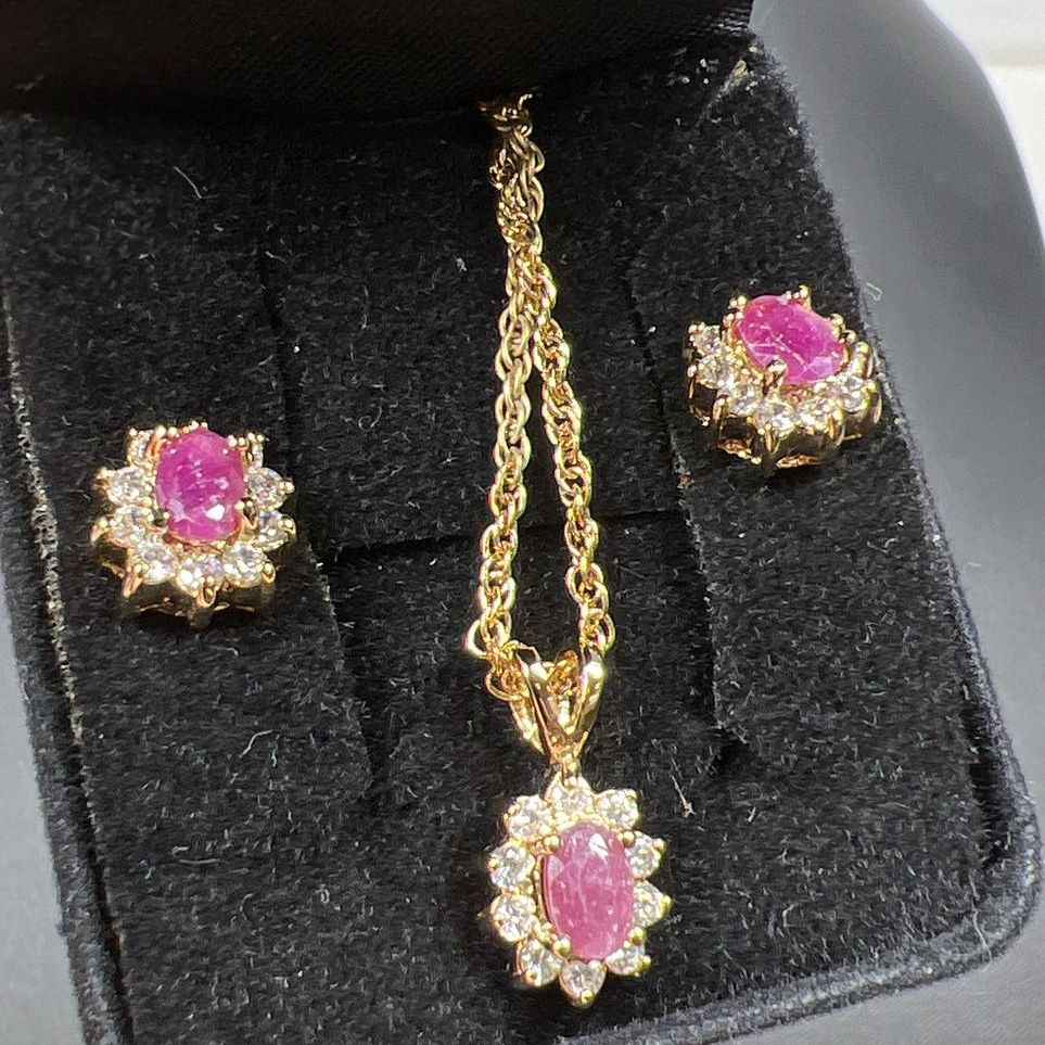 4 Gold Tone Gemstone Jewelry Sets in Boxes