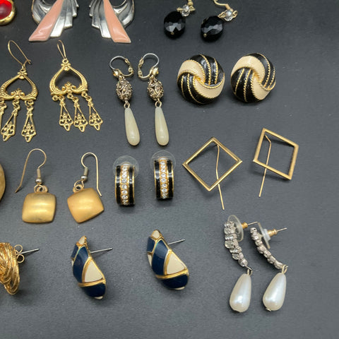 Vintage & Modern Costume Jewelry Lot 25 Pairs Earrings Hoops Dangles Studs