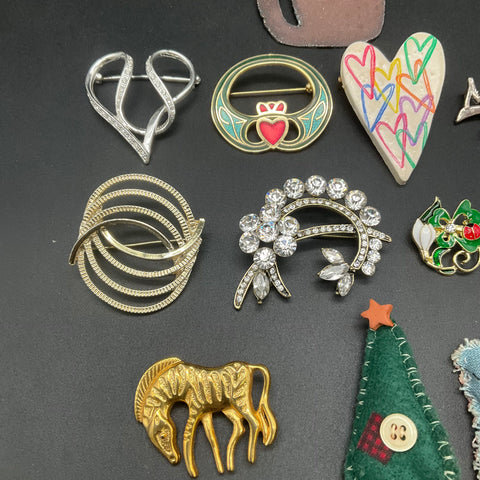 Vintage & Modern Costume Jewelry Lot of 11 Brooches Cat Zebra Holiday Pins