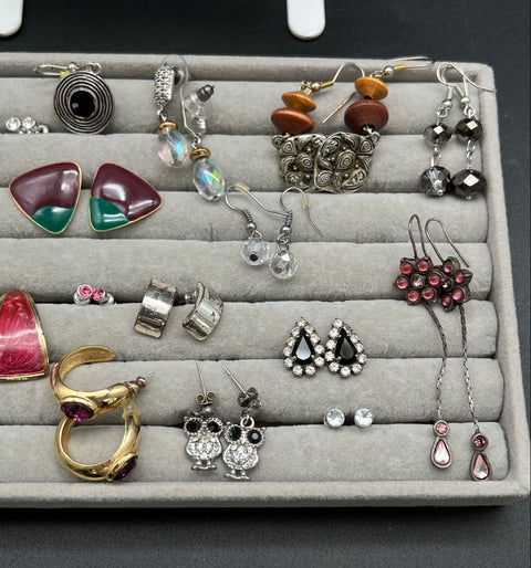 Vintage Modern Costume Jewelry Lot 45+ Pairs Earrings Dangle Stud Hoop Mixed