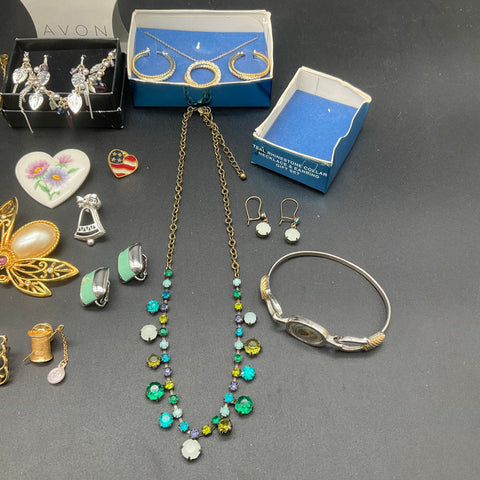 Vintage Avon Jewelry Lot 25+ Pieces Boxed Gift Sets Necklaces Brooches Pins