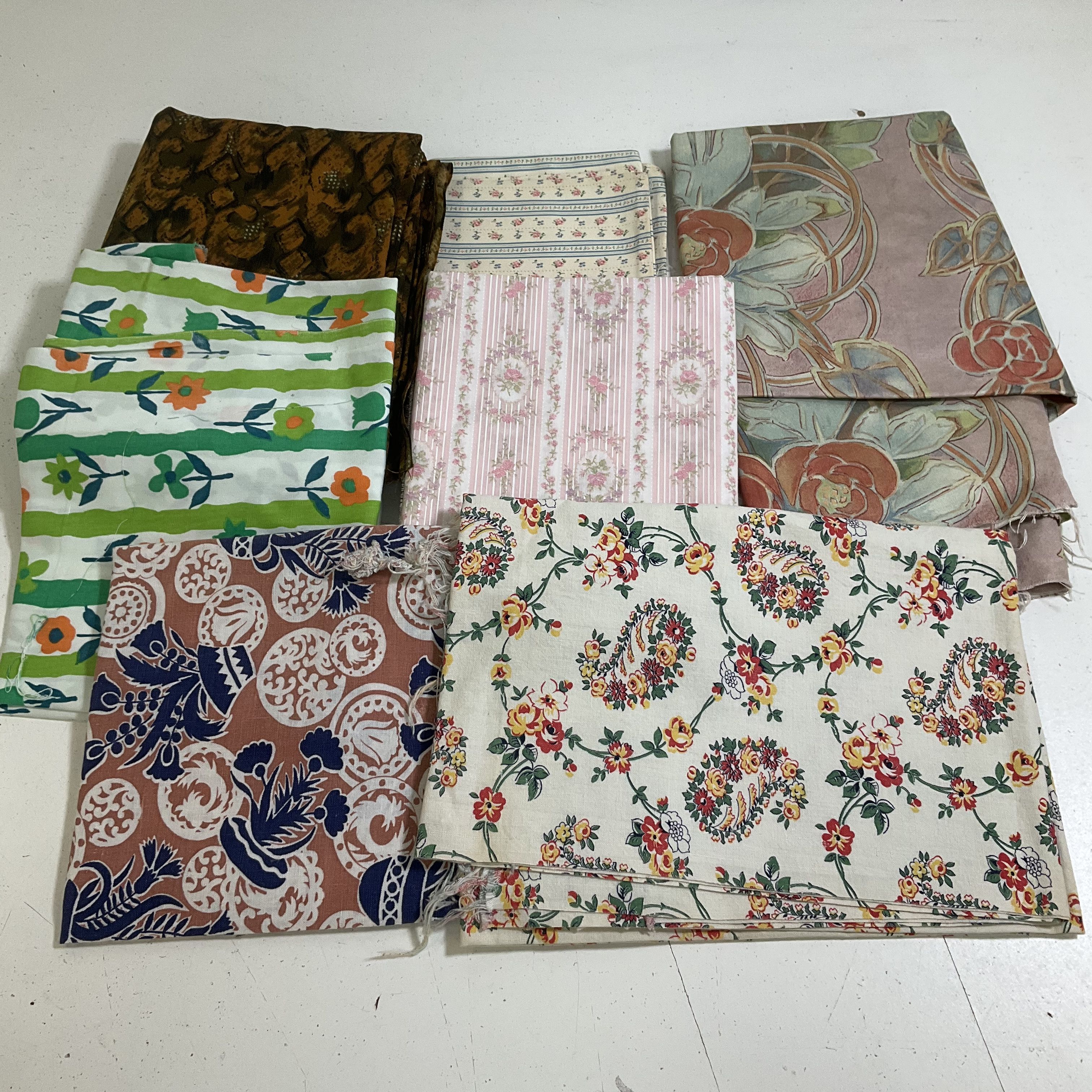 Vintage Fabric Remnants Lot 3.3lbs Art Nouveau 70s Floral Craft Sewing Scrap