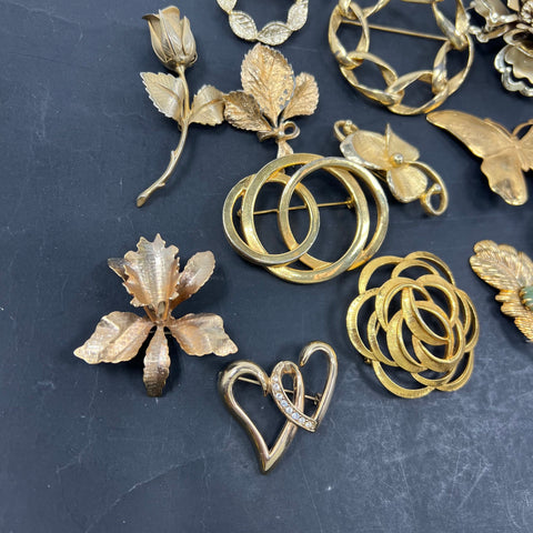 Vintage Lot 18 Gold Tone Brooches Pins Sarah Coventry Floral Butterfly