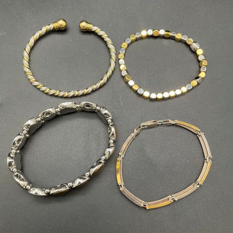 Mixed Costume Jewelry Lot Gold Tone Silver Tone Necklaces Earrings Bracelets