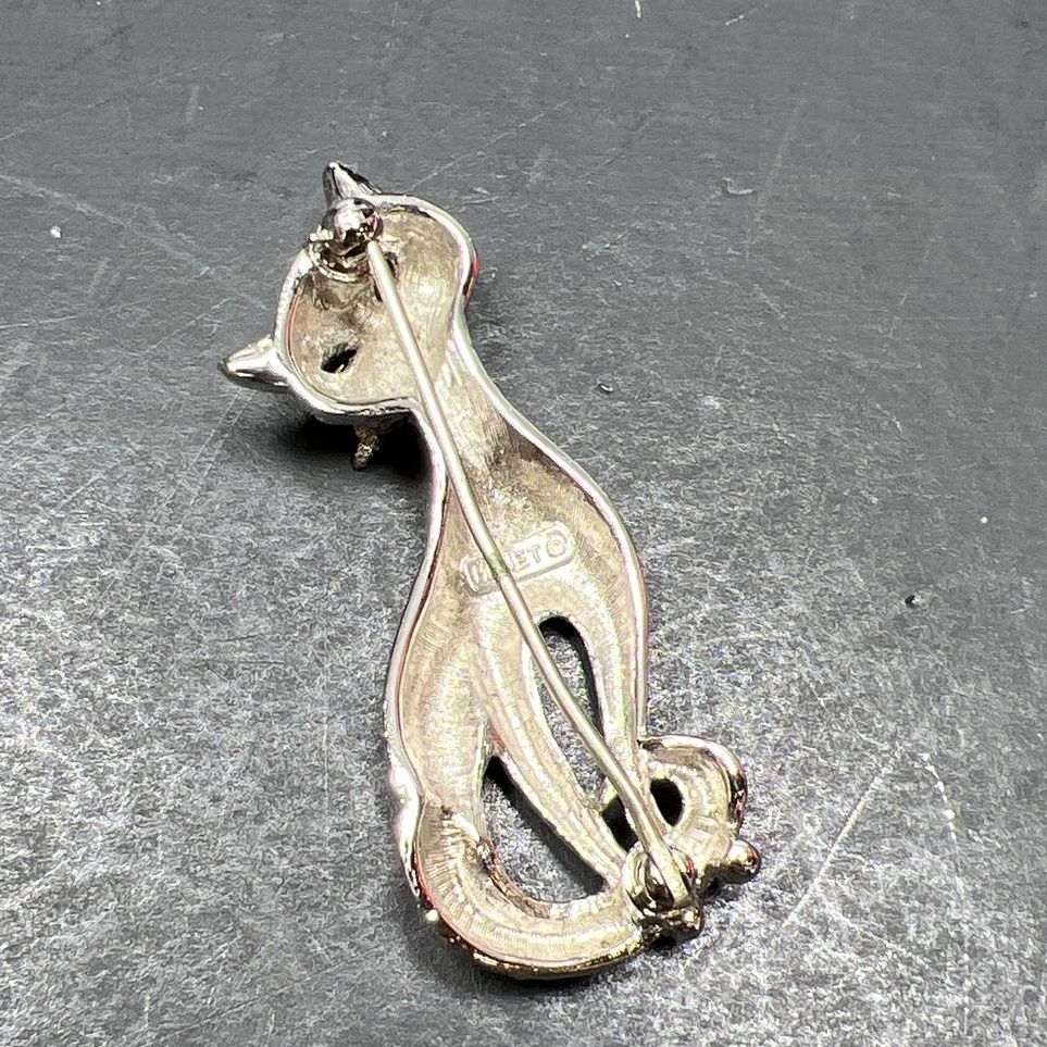 Monet Silver tone Sitting Cat Textured Brooch 13.8g