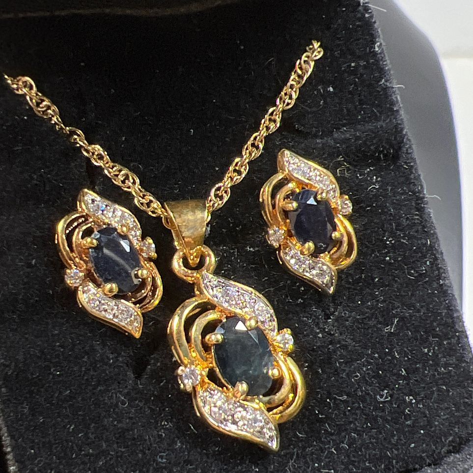 4 Gold Tone Gemstone Jewelry Sets in Boxes