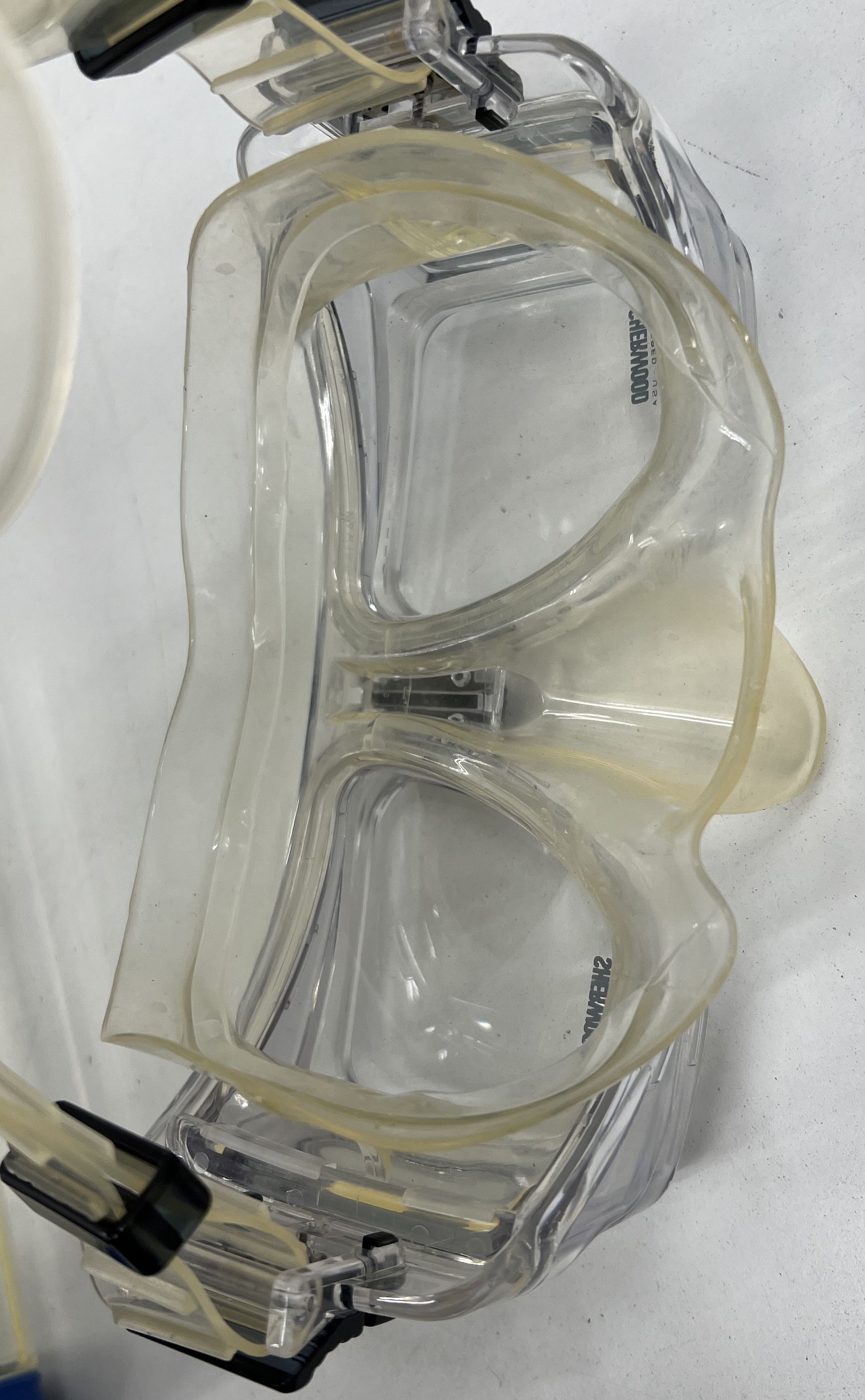 Sherwood Genesis IV Crystal Silicone Scuba Dive Mask Goggles w/ Hard Case