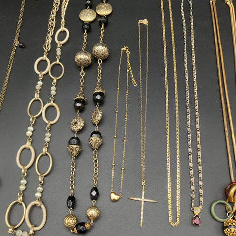 Mixed Fashion Costume Necklace Lot 1.1 lbs Gold Silver Tone Pendants 11 Pieces