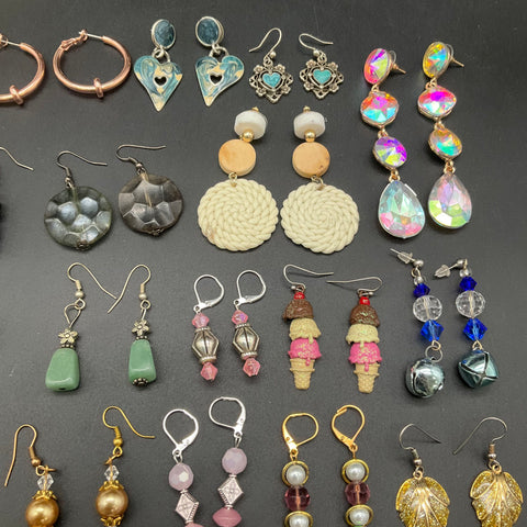 Mixed Costume Jewelry Lot 30+ Pairs Dangle Stud Hoop Earrings Vintage to Modern