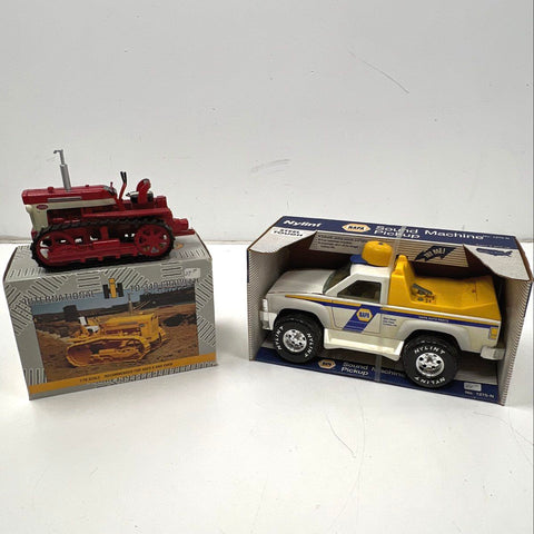 Nylint NAPA Sound Machine Pickup & International TD-340 Crawler 1:16 Lot of 2