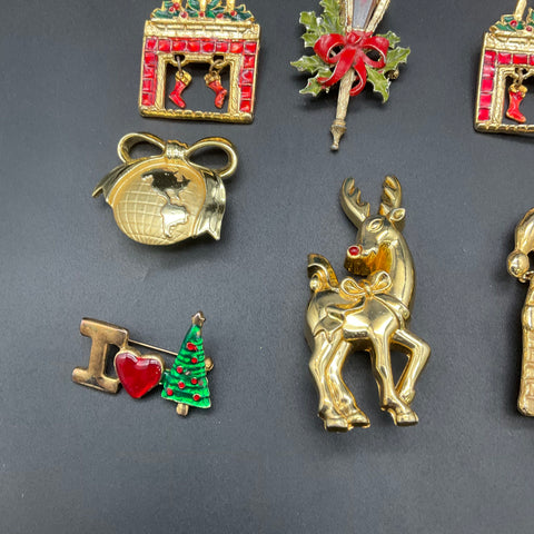 Vintage to Modern Christmas Brooch Lot of 12 Santa Reindeer Snowman Pigs 0.5 lb