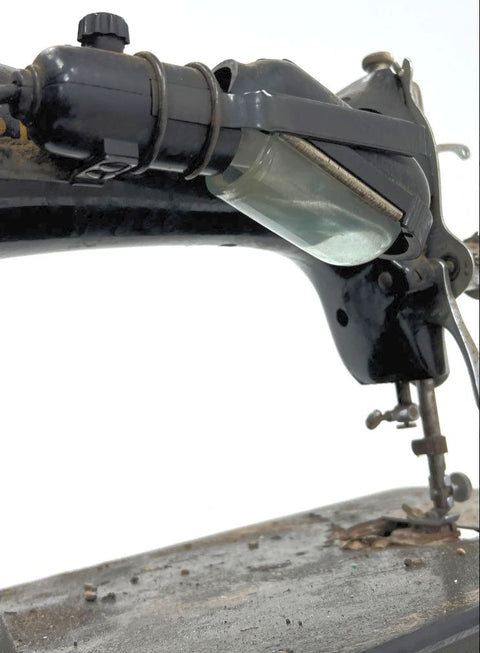 Vintage Singer Model 15 Sewing Machine Black 1947 AH104683