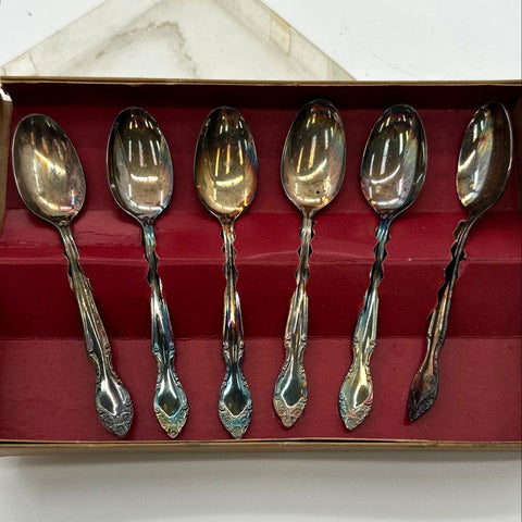 WM Rogers Mfg Co Silver Plate Spoons Floral Scroll Pattern 17pc Lot Vintage