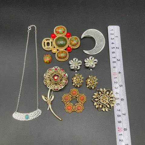 Vintage Sarah Coventry Costume Jewelry Lot Brooches Earrings Necklace