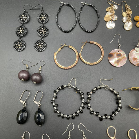 Mixed Costume Jewelry Earring Lot Vintage to Modern Hoop Dangle Beaded 25 Pairs