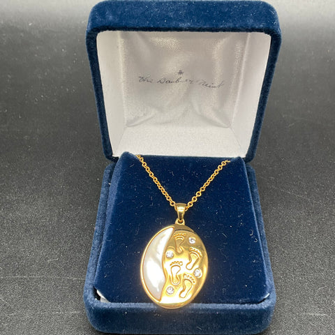 Danbury Mint Footprints in the Sand Gold Tone Necklace Mother of Pearl 18"