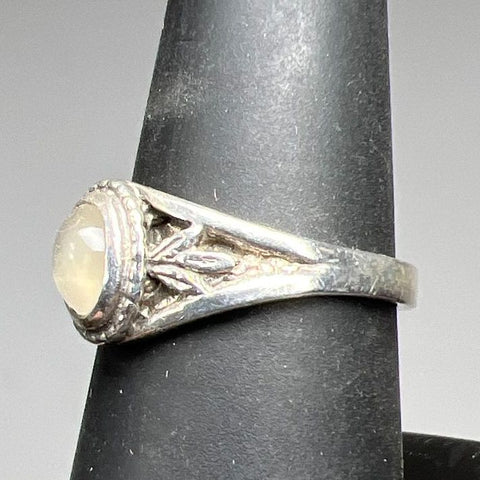 Sterling Silver Clear Stone Ring Size 7.5 3.2g