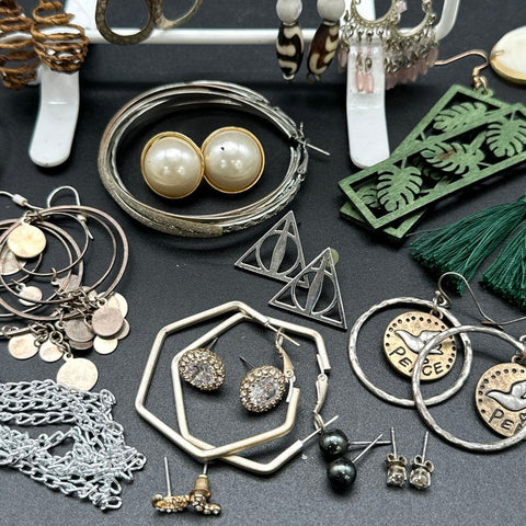 Wearable Jewelry Lot 35 Pairs Earrings Packers Wisconsin Badgers Boho Rhinestone