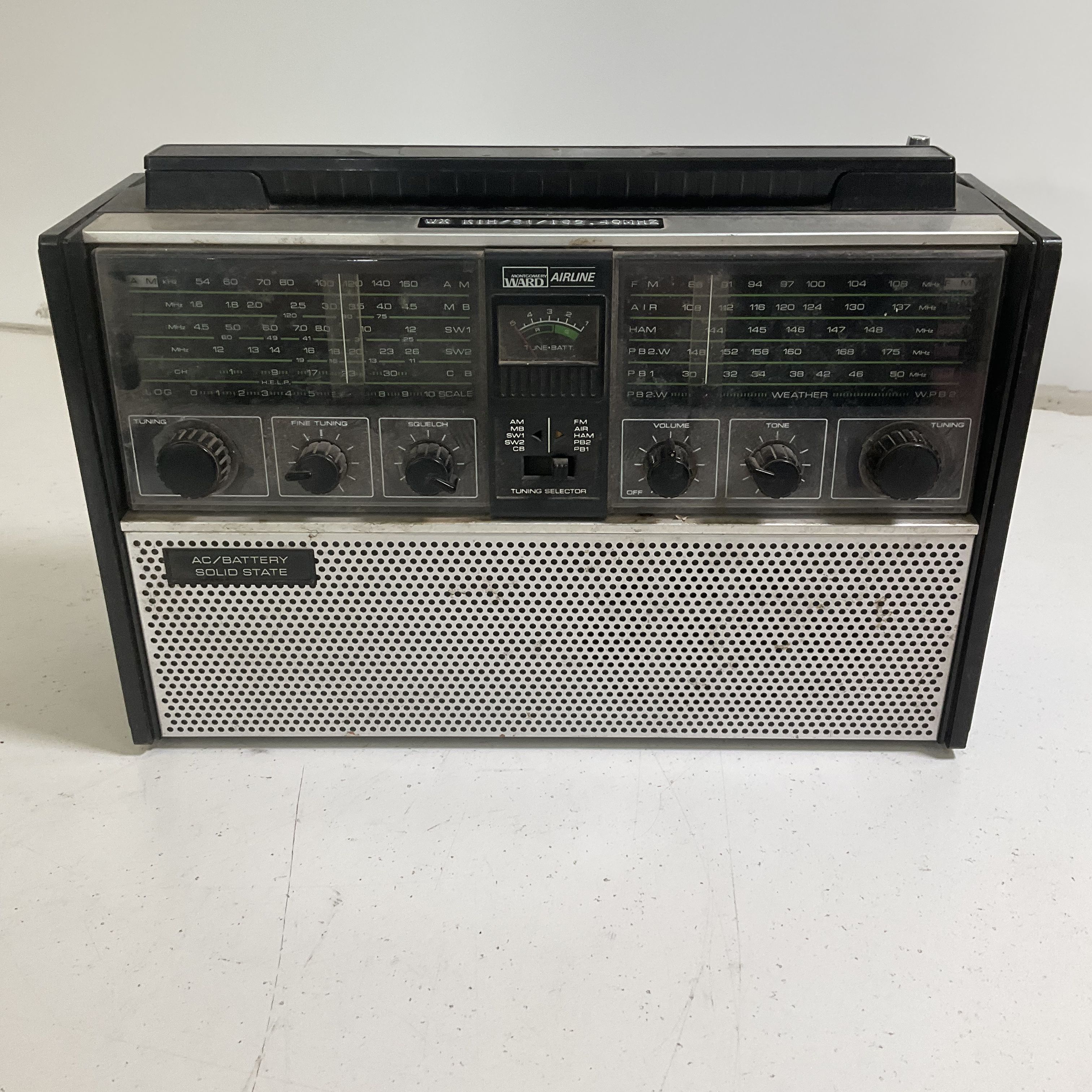 Vintage Montgomery Ward Airline Solid State Multi Band Radio AM FM SW