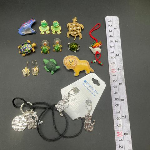 Vintage Animal Theme Jewelry Lot Howard's Turtle Frog Lion Brooches Earrings