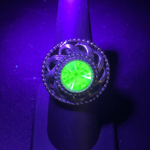 Vintage Whiting & Davis UV Reactive Uranium Glass Ring Gold Tone Adjustable